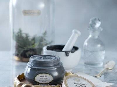 Fight blackheads with mud masks!