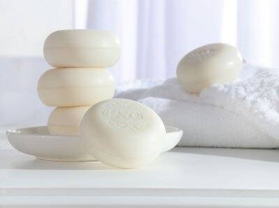 Top 5 reasons to try a solid shampoo