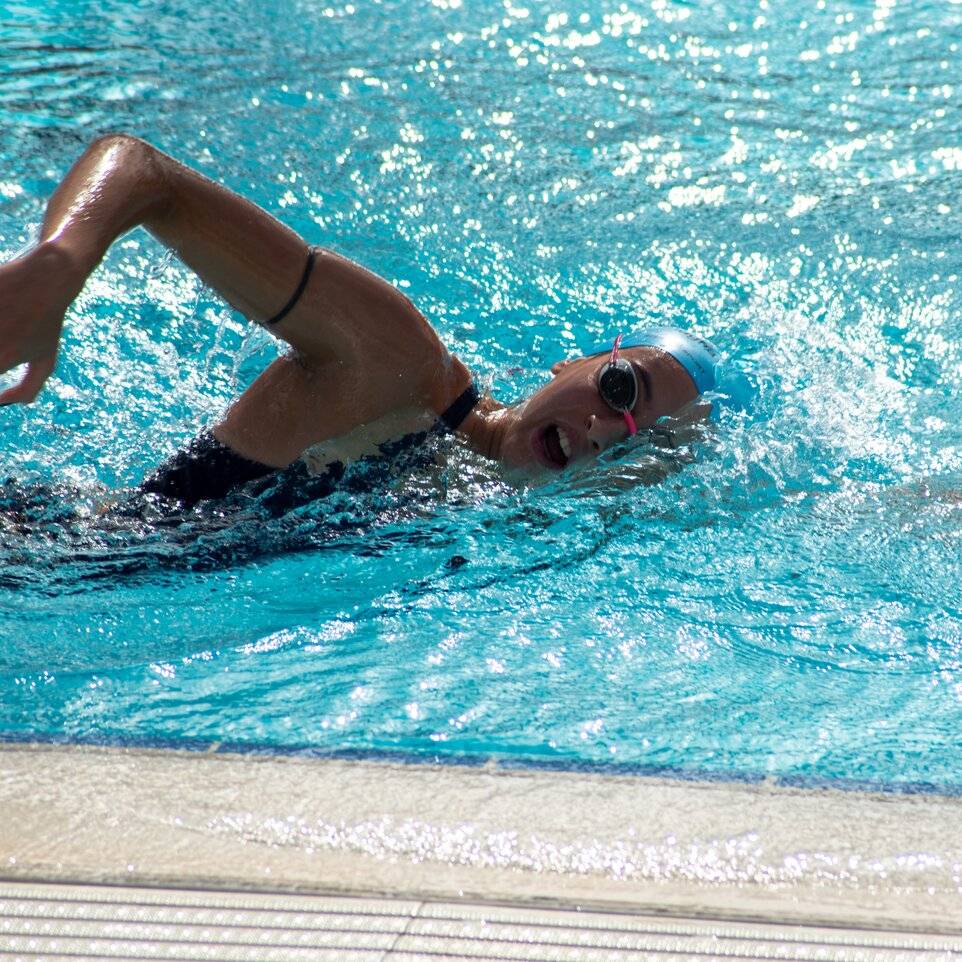Cum te ajută înotul să învingi stresul