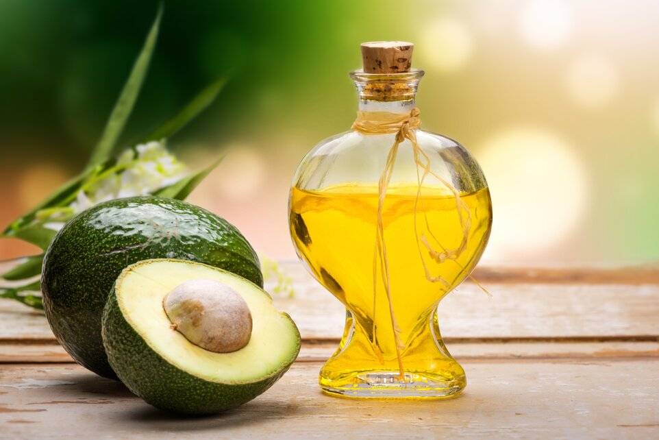 Uleiul de avocado: ce beneficii are și cum să-l folosești